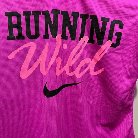 Nike Women's Running Wild Dri-Fit T-Shirt Size Small Fuchsia Pink - Picture 2 of 7